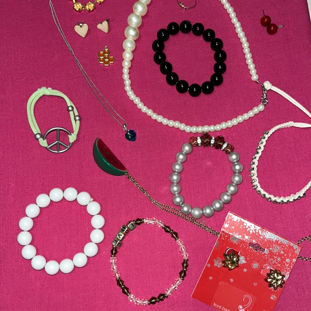 Random Jewelry bundle! Perfect for young girls playing with faux jewelry